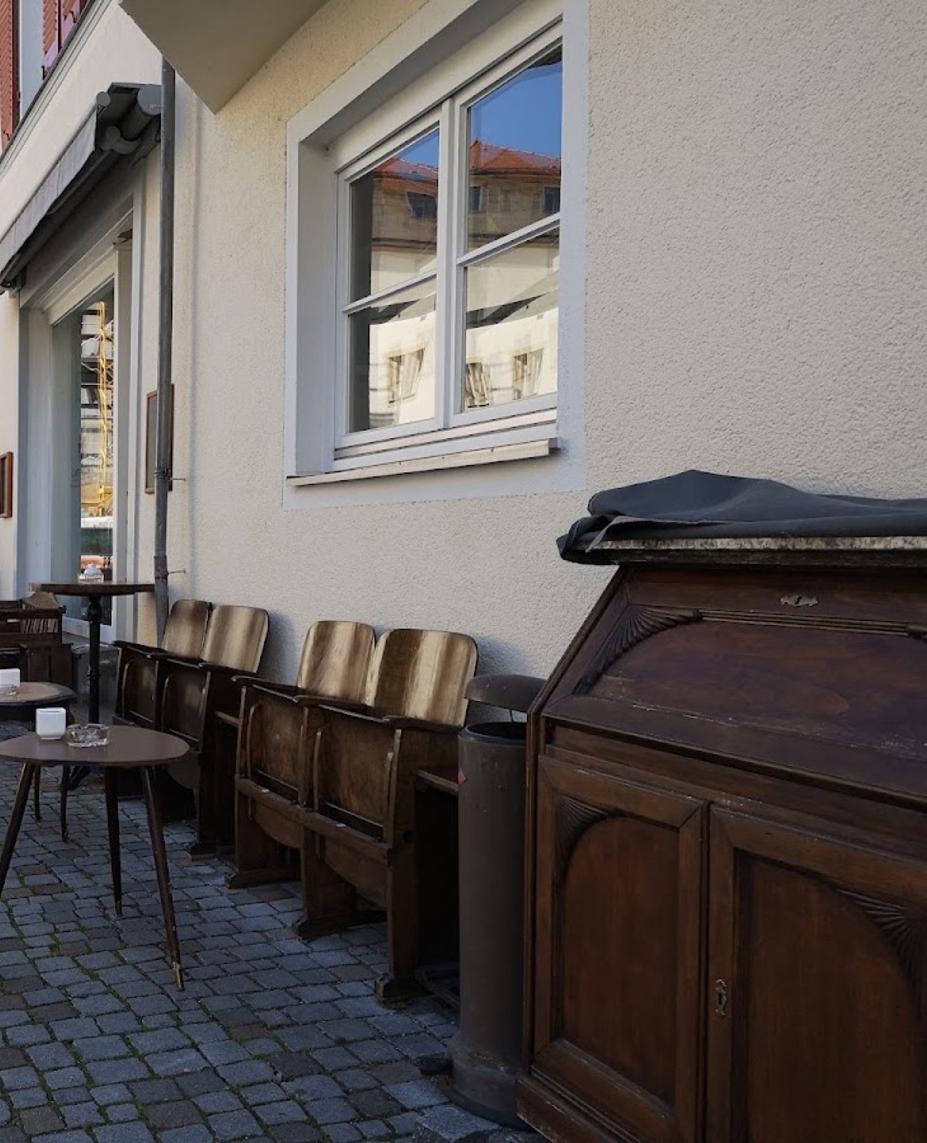 Terrasse des Caffe Bozen am Schloßplatz in Göppingen